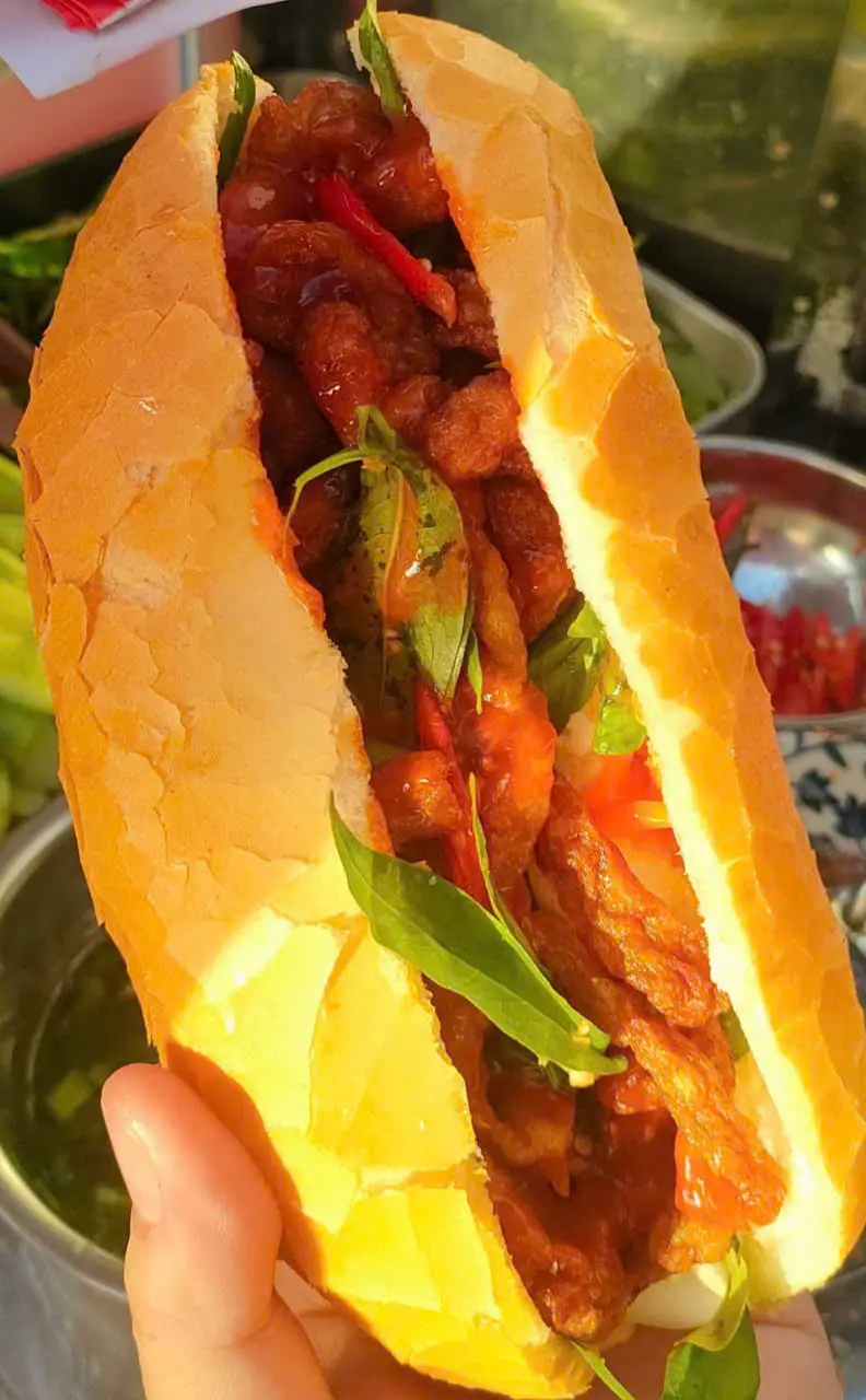 Hình ảnh Bánh mì chả cá