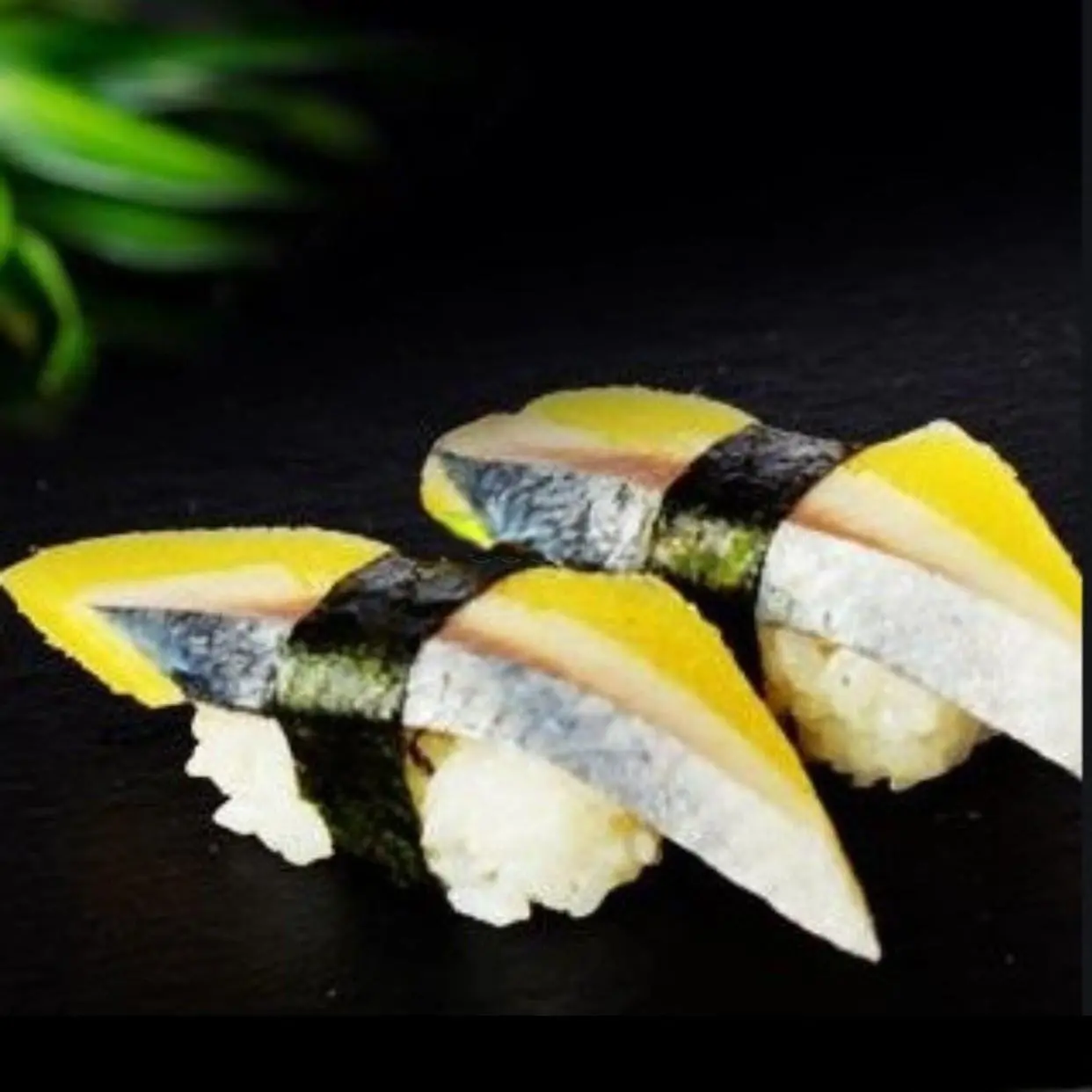 Hình ảnh KO MOCHI NISHIN SUSHI (Cá Trích Ép Trứng)