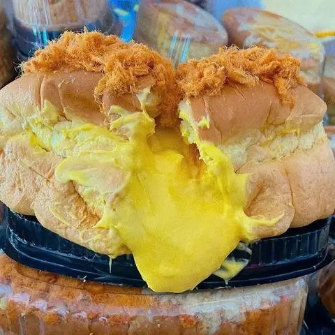 Hình ảnh Bánh mì hoàng kim trứng muối 300gram