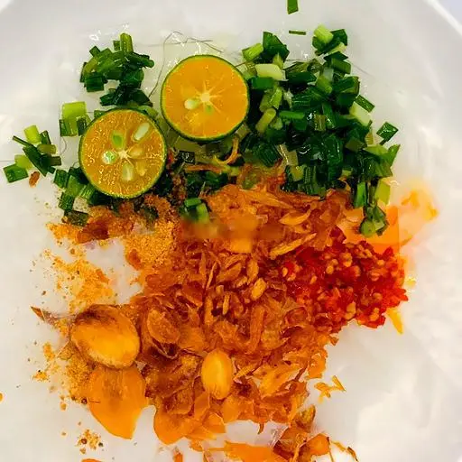Hình ảnh Bánh tráng sa tế mỡ hành