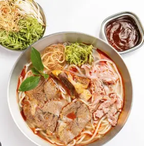 Hình ảnh Bún bò Huế nạm tái