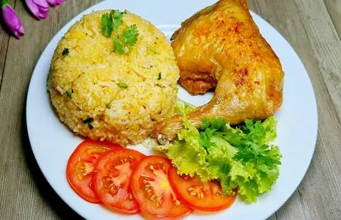 Hình ảnh Cơm gà xối mỡ