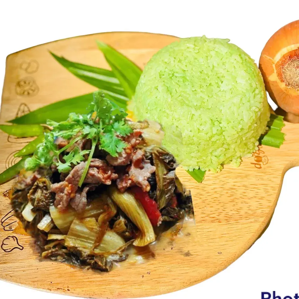 Hình ảnh Cơm lá dứa bò xào cải chua sốt tiêu