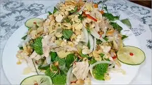 Hình ảnh Gỏi gà xé phay - lòng trứng