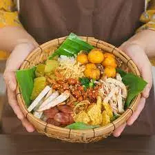 Hình ảnh Xôi thập cẩm lòng gà đùi gà trứng non