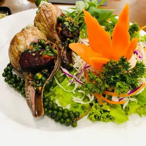 Hình ảnh Ốc đỏ hấp tiêu xanh