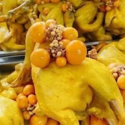 Hình ảnh Gà ủ muối hoa tiêu ôm trứng nữa con (KHÔNG ĐẦU)