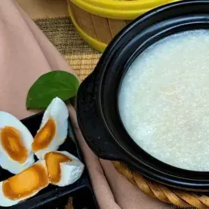 Hình ảnh Cháo trắng - 1 trứng muối