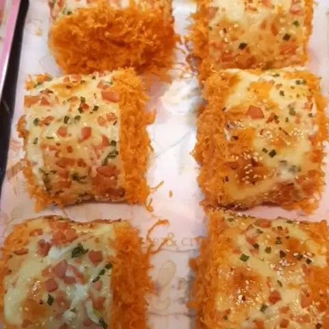 Hình ảnh Bánh mì gà cay đặc biệt (tròn)