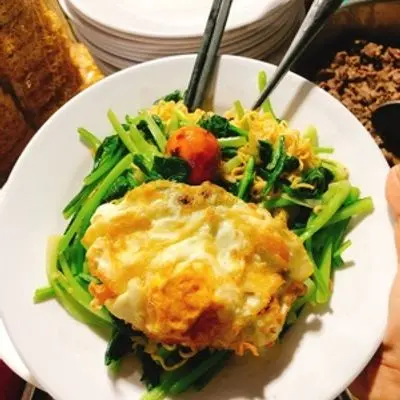 Hình ảnh Mì xào trứng chiên