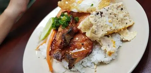 Hình ảnh Cơm gà chiên nước mắm