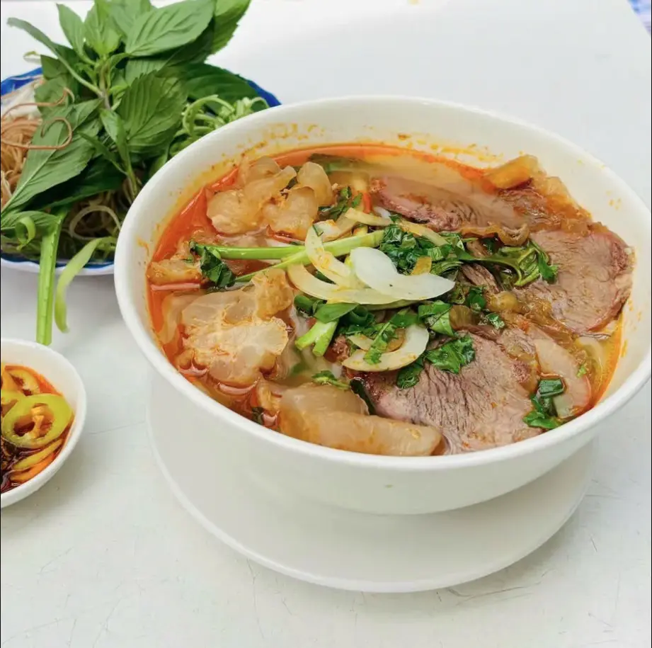 Hình ảnh Bún bò bắp gân
