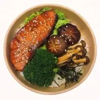 Hình ảnh Cơm cá hồi tươi áp chảo