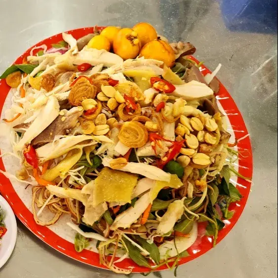 Hình ảnh Gỏi gà nửa con