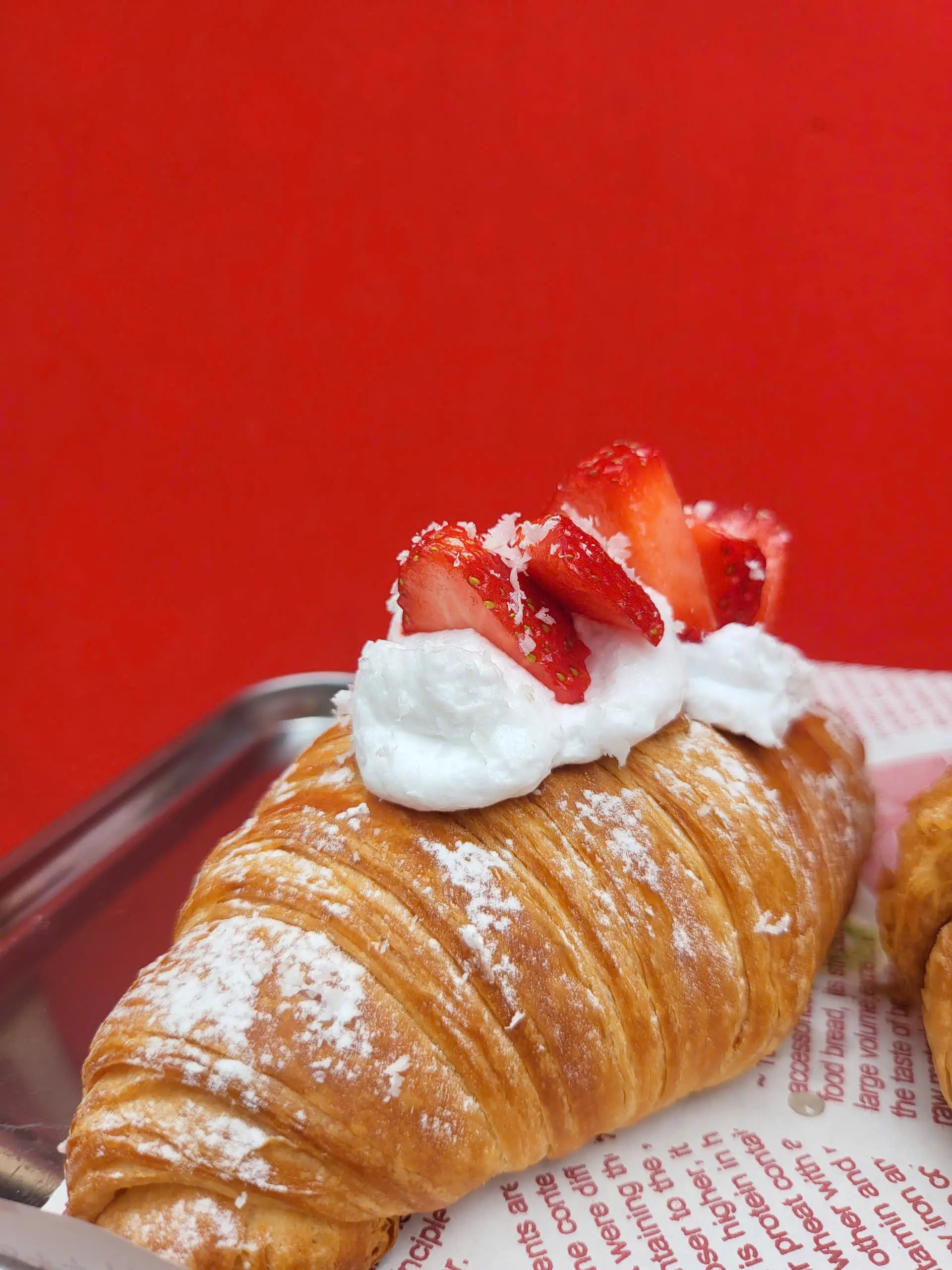Hình ảnh Croissant dâu tây