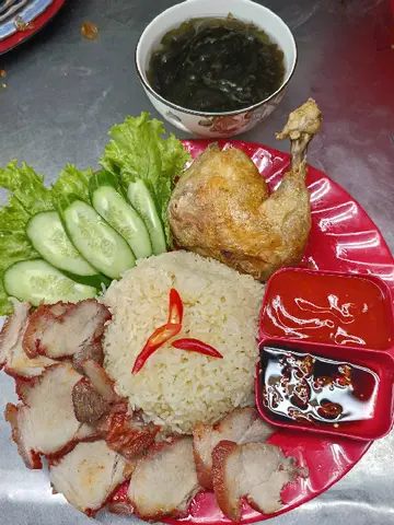 Hình ảnh Cơm đùi gà xá xíu
