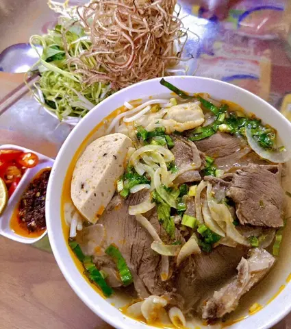 Hình ảnh Bún bò đặc biệt