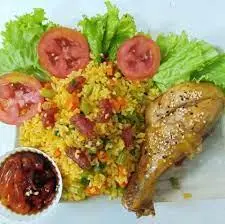 Hình ảnh Cơm chiên dương châu - gà xối mỡ