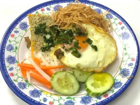 Hình ảnh Cơm Sườn Bì Chả Trứng