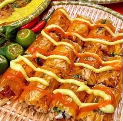 Hình ảnh Bánh tráng cuốn sốt bơ trứng thịt bằm