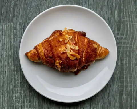 Hình ảnh Sừng trâu hạnh nhân
