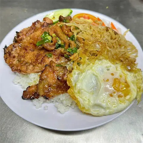 Hình ảnh Cơm sườn bì trứng