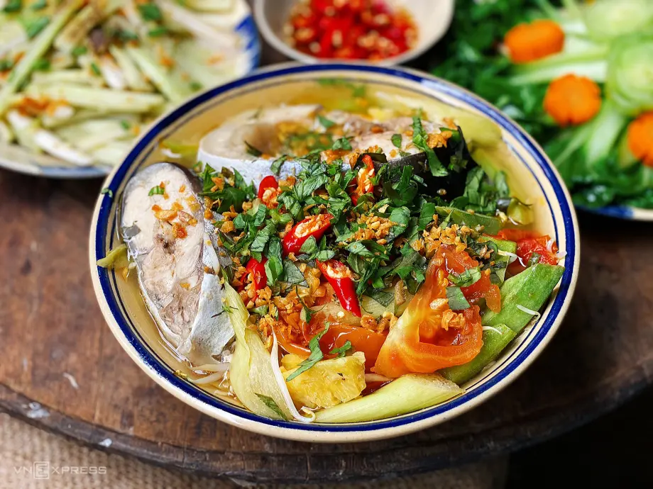 Hình ảnh Cơm canh chua cá điêu hồng