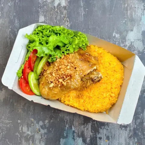 Hình ảnh Cơm chiên má đùi sốt mắm tỏi