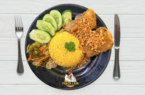 Hình ảnh Cơm đùi nhỏ sốt mắm tỏi phi