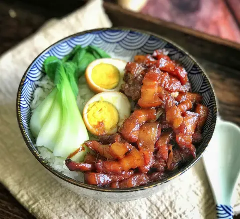 Hình ảnh Cơm thịt kho tiêu
