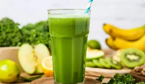 Hình ảnh Nước ép cải kale thơm táo