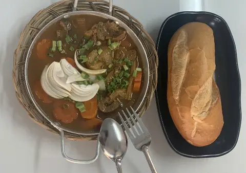 Hình ảnh Bánh mì bò kho