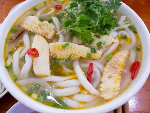 Hình ảnh Bánh canh cá lóc - trứng cút