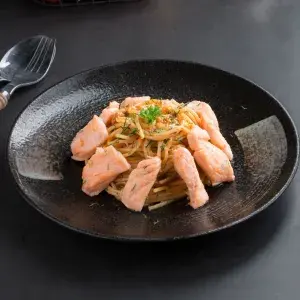 Hình ảnh Salmon fettuccine with cream sauce