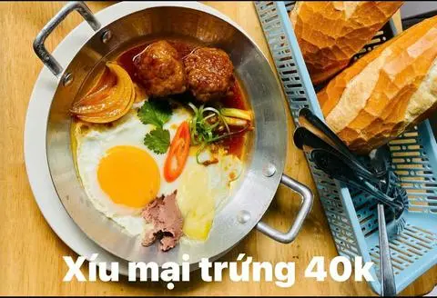 Hình ảnh Bánh mì chảo xíu mại trứng