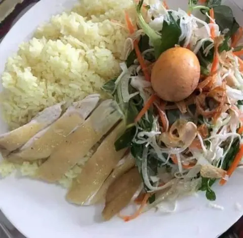 Hình ảnh Cơm gà chặt