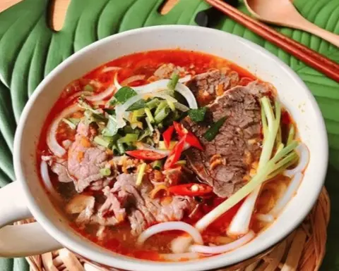 Hình ảnh Bún bò - tái nạm