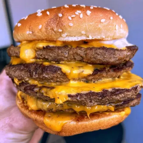 Hình ảnh Burger bò 4 tầng - Crazy beef chessy