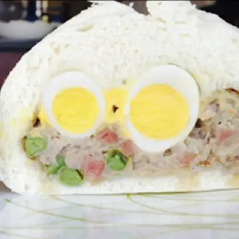 Hình ảnh Bánh bao hai trứng cút