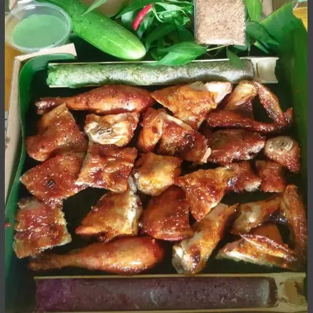 Hình ảnh GÀ NƯỚNG MẬT ONG NGUYÊN CON + 2 ỐNG CƠM LAM