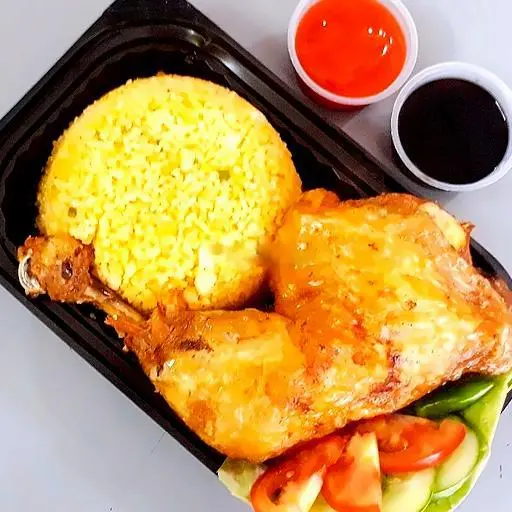 Hình ảnh Cơm chiên góc tư gà da giòn lớn