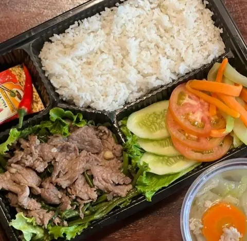 Hình ảnh Cơm bò xào rau muống - canh