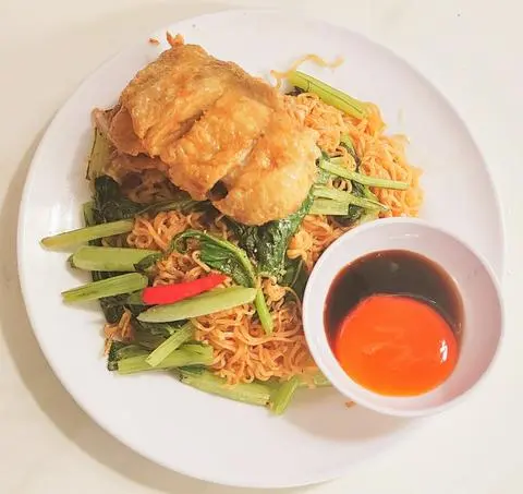 Hình ảnh Mì xào gà xối mỡ