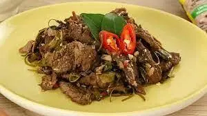 Hình ảnh Bắp bò xào lá giang