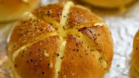 Hình ảnh Bánh mì bơ tỏi