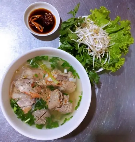 Hình ảnh Hủ tiếu thập cẩm ( tôm,bò viên, xá xíu)
