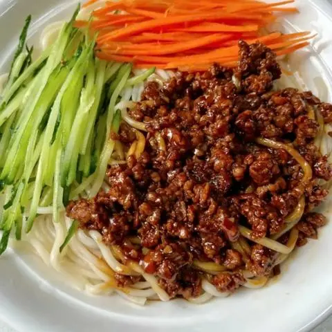 Hình ảnh Mì kéo tương thịt - 老北京炸酱面