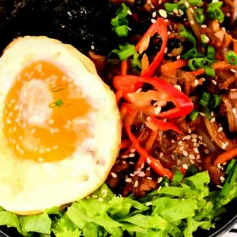 Hình ảnh Cơm thịt heo xào rau củ