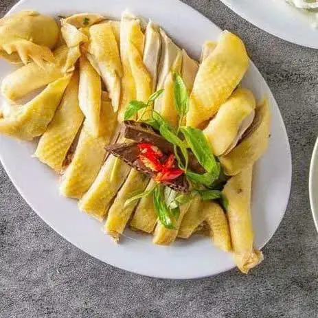 Hình ảnh Gà hấp cải xanh nửa con ôm trứng chặt sẵn