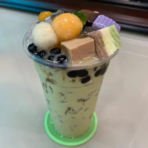 Hình ảnh Trà sữa Thái xanh full topping 